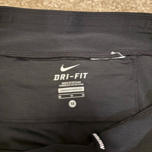 Nike Knee Length Dri-Fit Black Athletic Bottoms - Picture 3 of 5